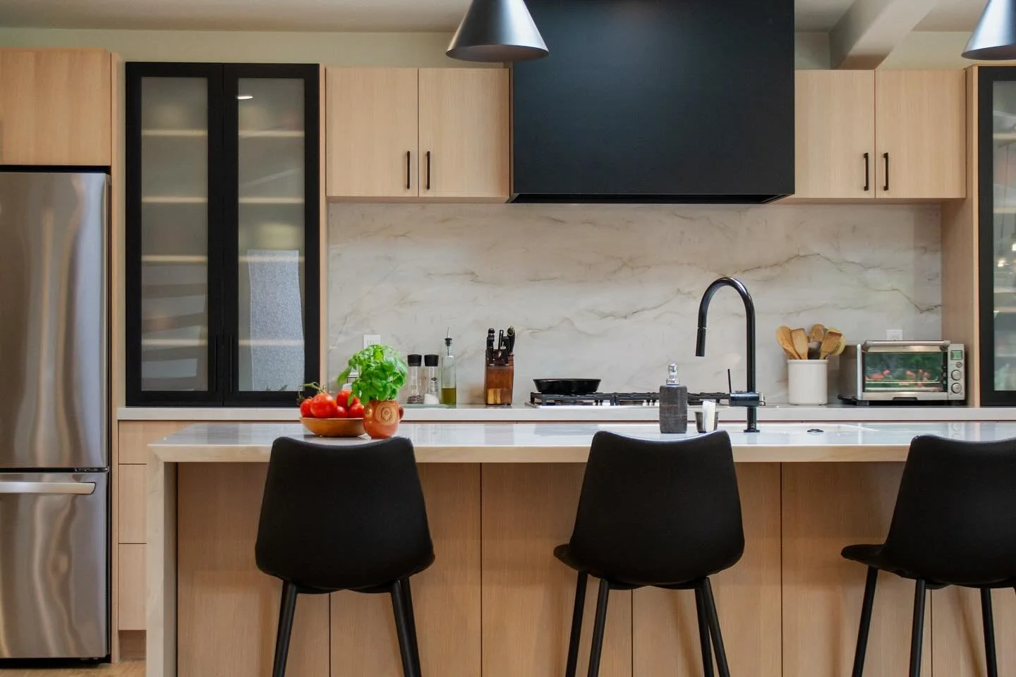 Kitchen transformation in Los Osos w/ @honeycomb_homedesign &amp; @robertsonbuilders 

#brockitecture #brockettarchitectsinteriors #design #architect #architecture #interiors #interiordesign #landscapedesign #residential #commercial #hospitality #cen