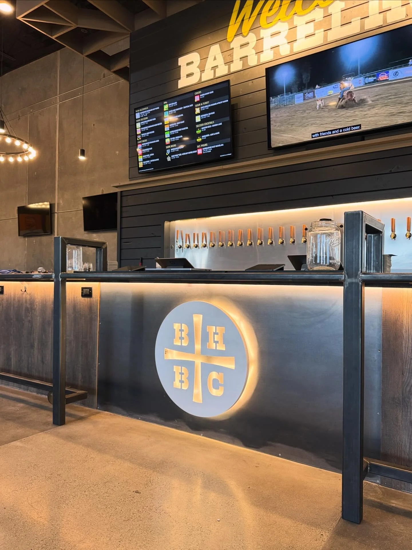 Just wrapped up yet another project with @bhbc for their newest taproom, BarrelHouse Bakersfield. Reimagining an existing 10k sf brewery into a fresh venue for fun, community, music, and great beer. Cheers to @bhbcbakersfield !

#brockitecture #archi