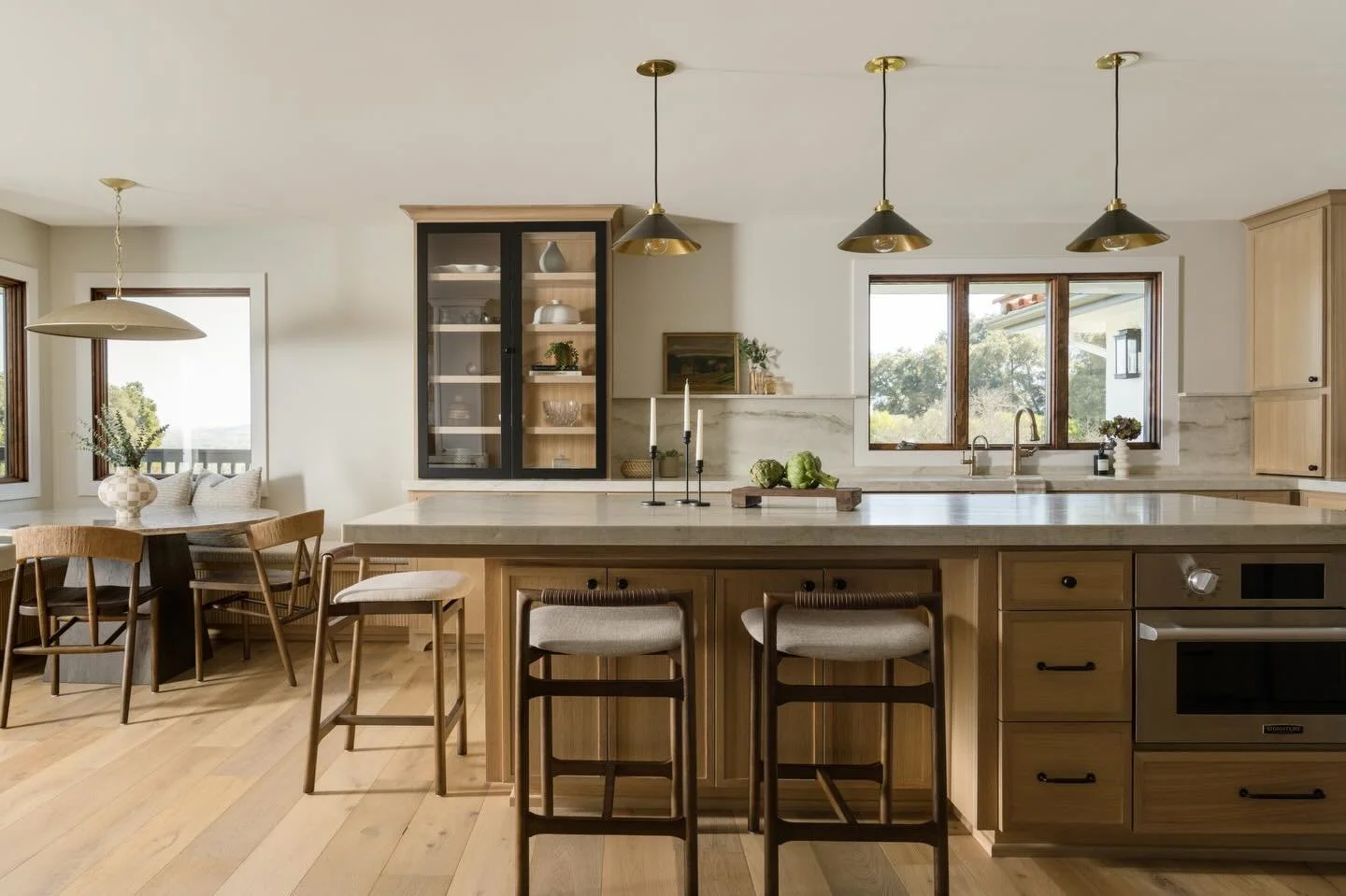 Designing a space for slow mornings &amp; strong coffee.

#brockitecture #architects #interiors 

Interiors Collab w/ @michelle.pelech.interiors 
Build by @legacy.built 
Photos by @lisamakco