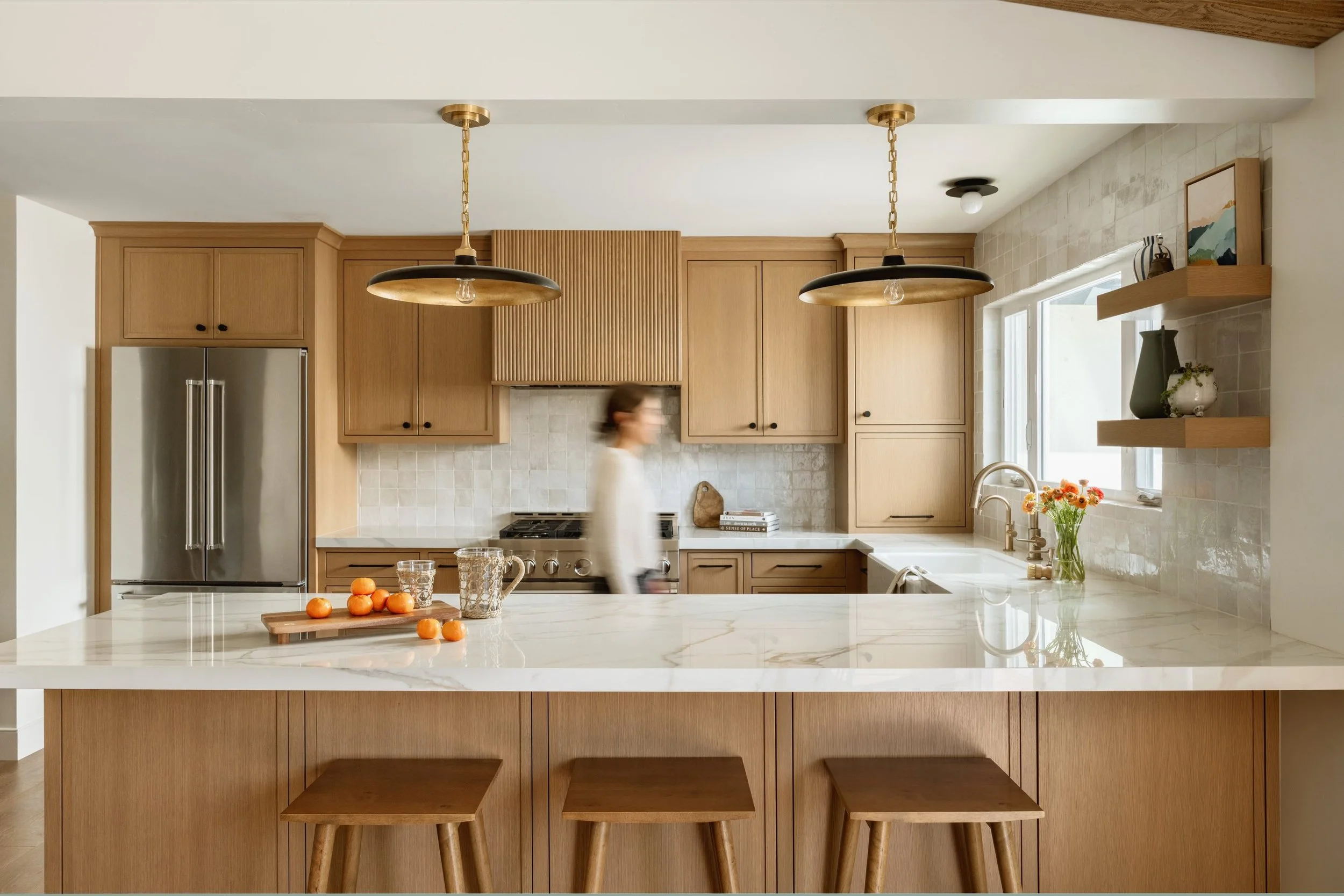 Natural light. Warm oak. Hand-finished materials. A kitchen designed to feel effortless, where every element has been carefully considered, and nothing is unnecessary.

Architect/Interior Designer: @brockitecture 
Photos: @lisamakco
Arroyo Grande, CA