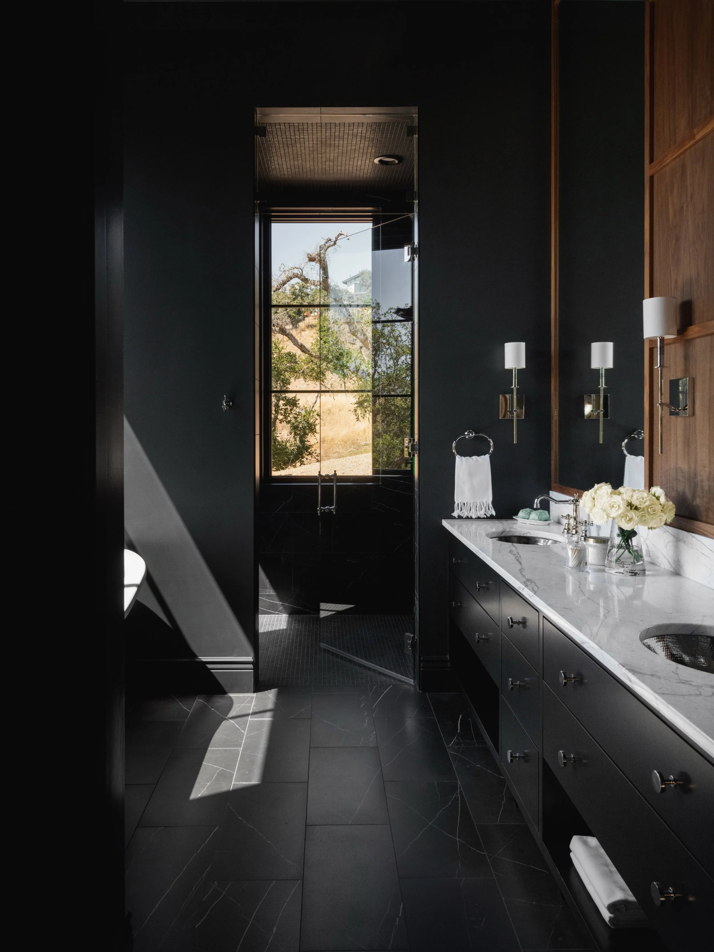 When bold contrasts define the primary bath, natural light and views become an essential part of the design.

#brockitecture #architecture #interiordesign