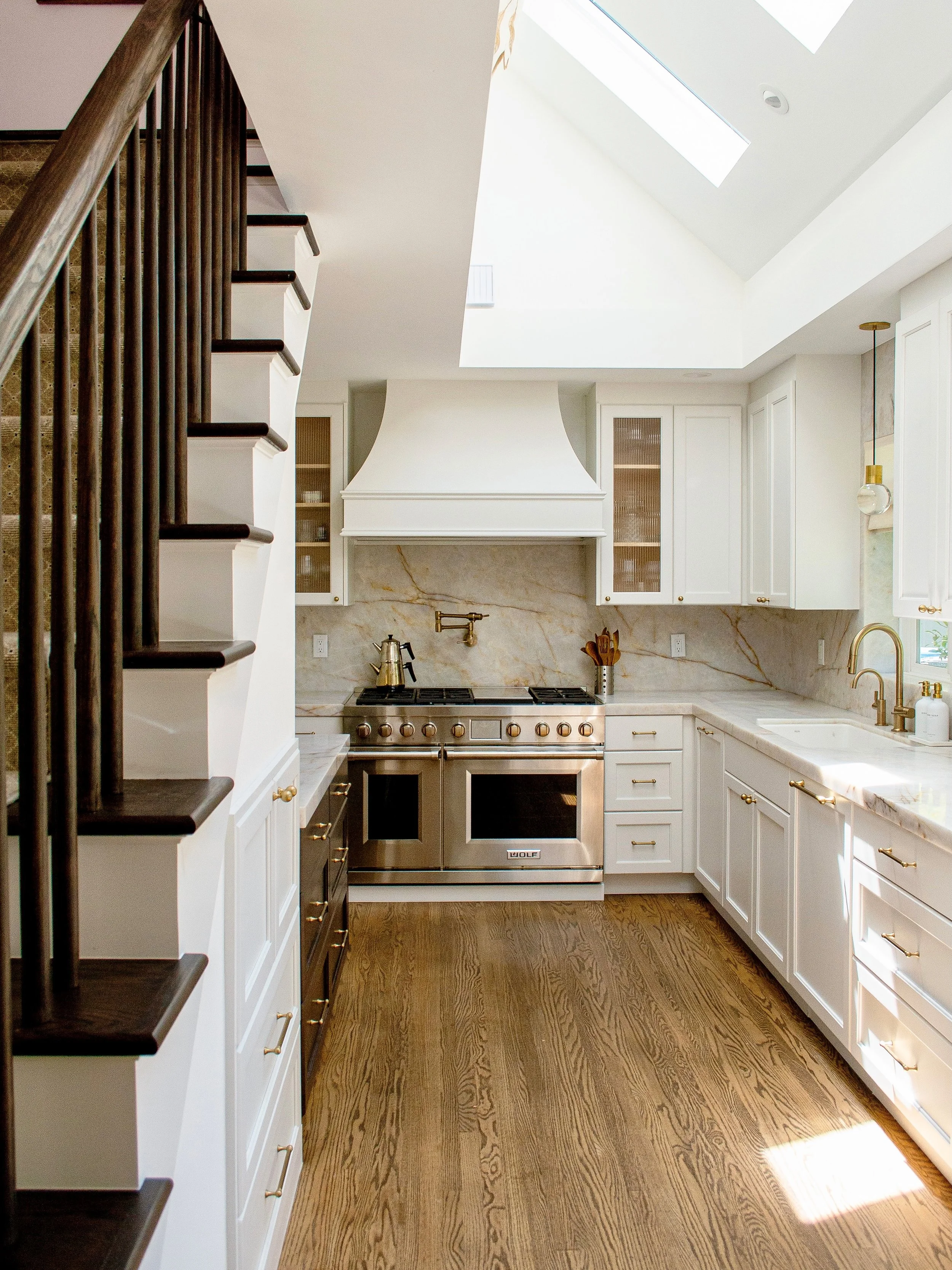 From dated and cramped to bright, warm, and completely transformed. This kitchen remodel is proof of just how much a thoughtful redesign can change a space and bring new life to the heart of the home.

Contractor: j. repetto construction

Kitchen rem