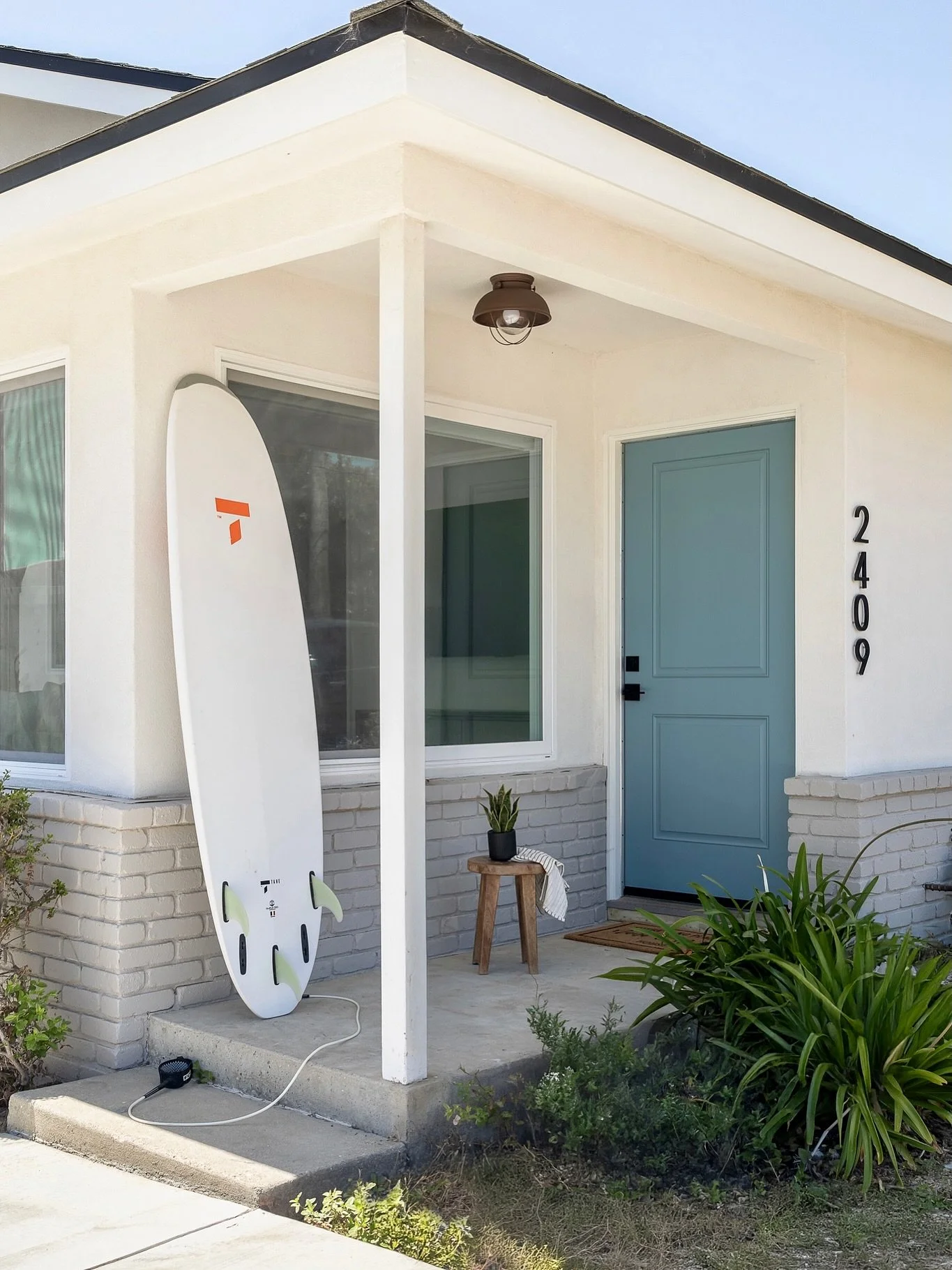 A little coastal refresh! 

This Morro Bay beach cottage got a fresh start without losing the charm of the original home. A refreshed exterior palette, updated stucco, painted brick, and a new blue front door bring a relaxed coastal feel to this tran