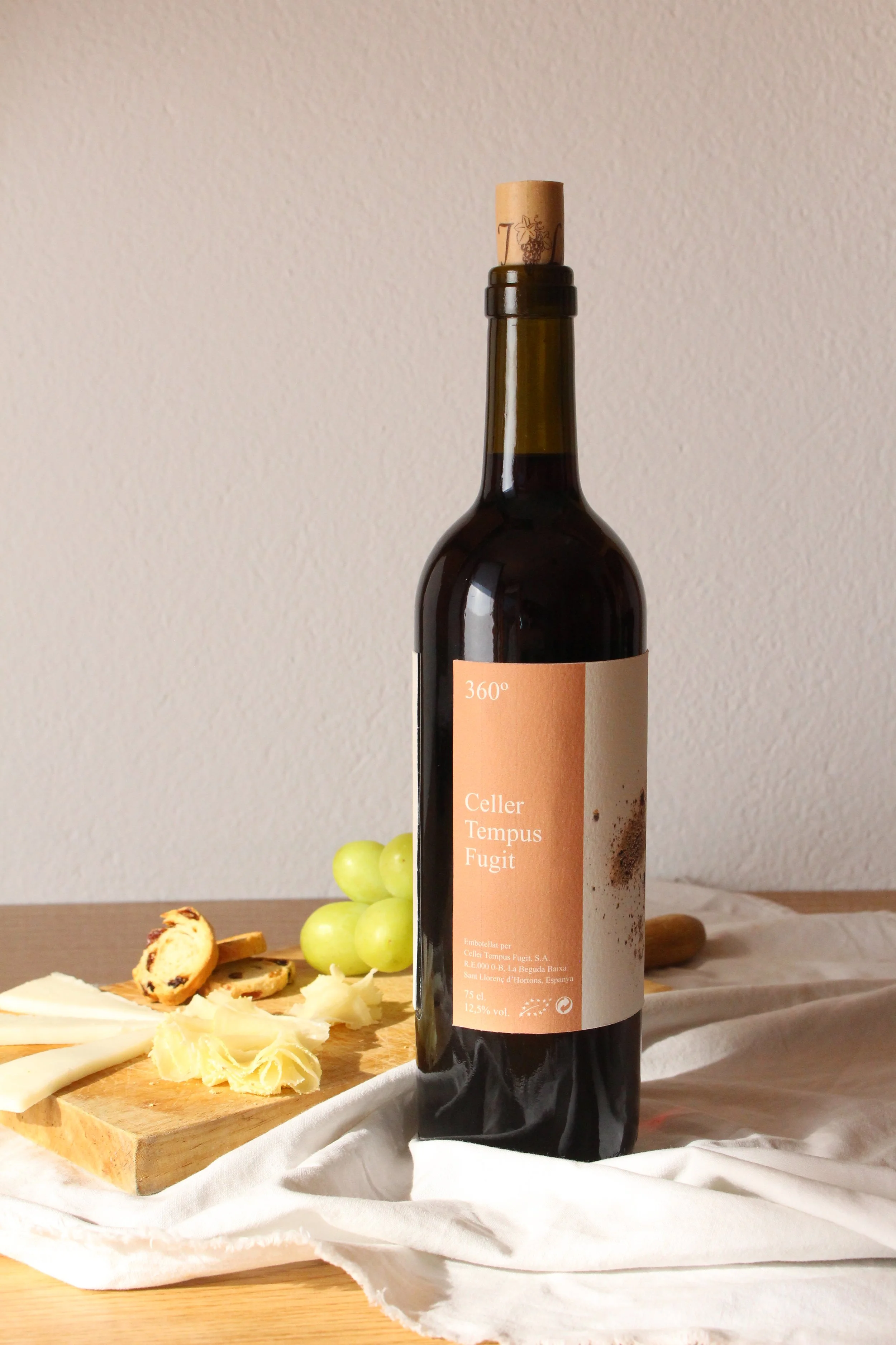 Celler-Tempus-Fugit-vi-360-ampolla-darrere-2.JPG