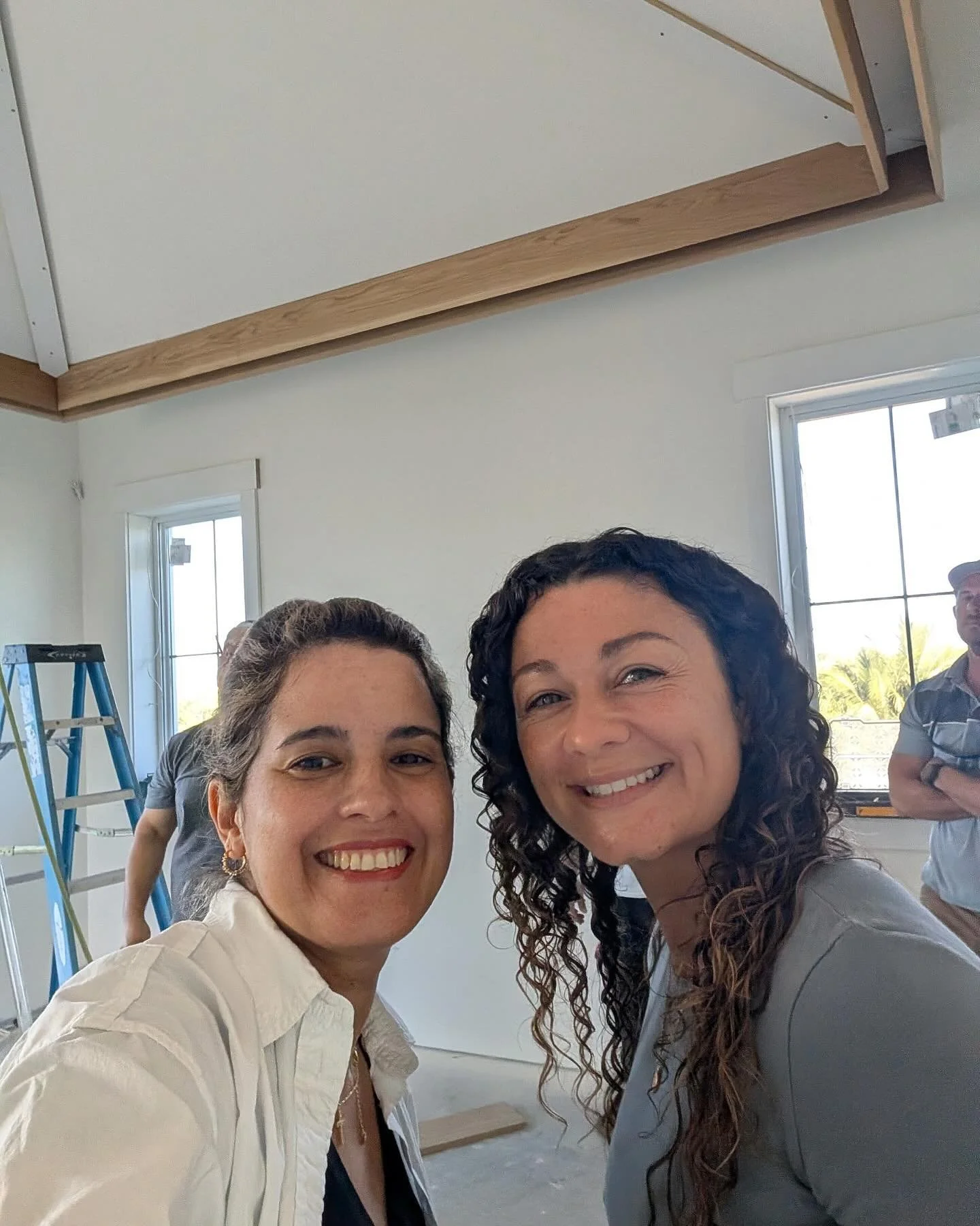 A sweet start to the day! Our new Business Operations Assistant, Yaima joined us in the field this morning to meet our carpentry team and see some of the custom projects in progress — plus she brought Cuban pastries for the crew. We think she&r