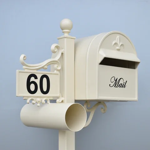 Black Vinyl Arial Numbers on a Classic Cream Side Mount Grange