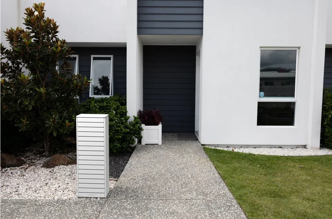 Plaza II Parcel Letterbox White - 2.webp