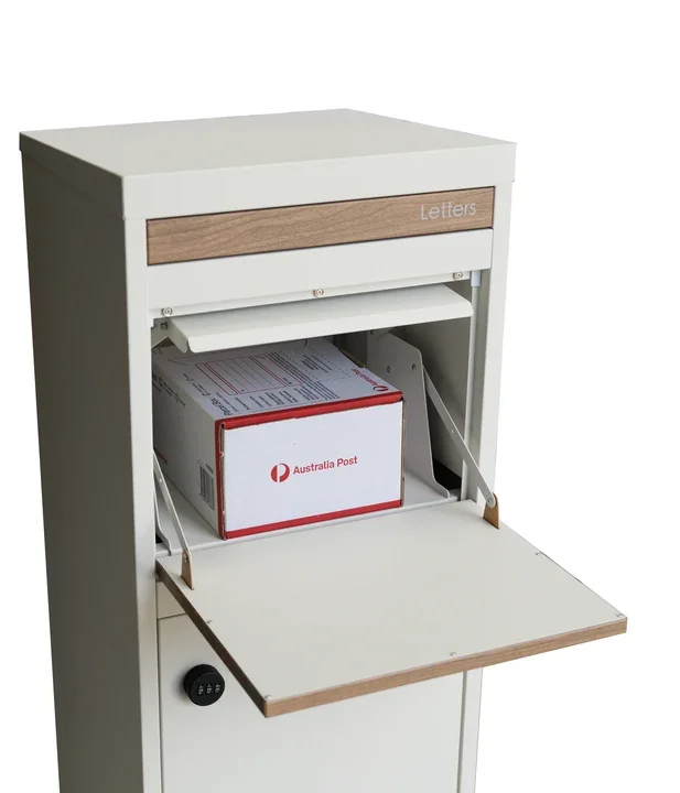 Parker Parcel Letterbox White autumn 3.webp