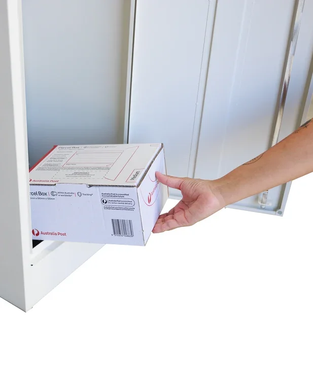 Parker Parcel Letterbox White autumn 5.webp