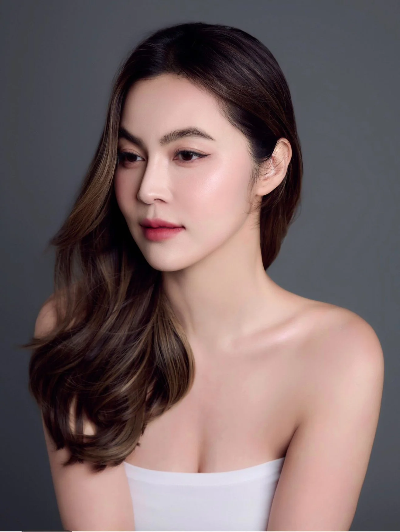 🌟 Achieve Flawless Skin All Year Round!🌟 

As we transition into the cooler months, it&rsquo;s the perfect time to focus on creating a seamless skin tone that blends beautifully from your face to your neck, d&eacute;colletage, and shoulders. Let&rs