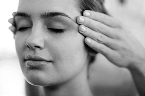 INDIAN HEAD MASSAGE