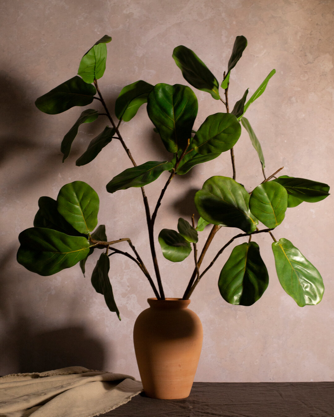 A little spot light on our faux fig leaf branches.  Being branches rather than a whole tree makes them a little more versatile for styling with, we think one looks great but two together are just the part! ​​​​​​​​​
#fauxflowers #fauxbotanicals #fake