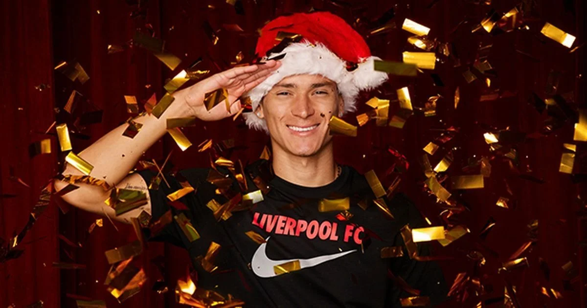 0_LFCXMAS22-INA-_0001_DARWIN_NUN.jpeg