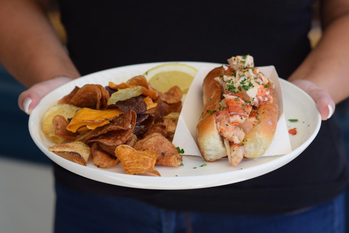 Noahs Lobster Roll.jpeg