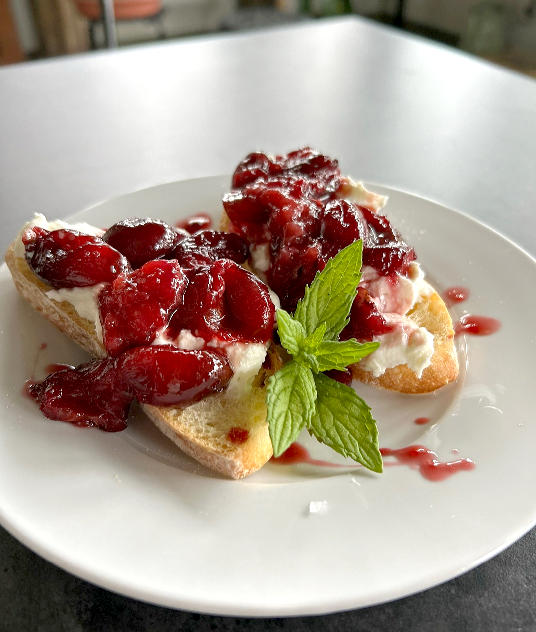 Leeward Inn SB - Breakfast 5.png