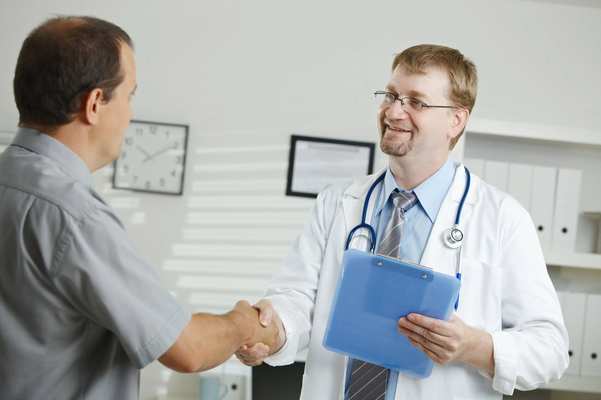 Médico recebe novo utente.jpg