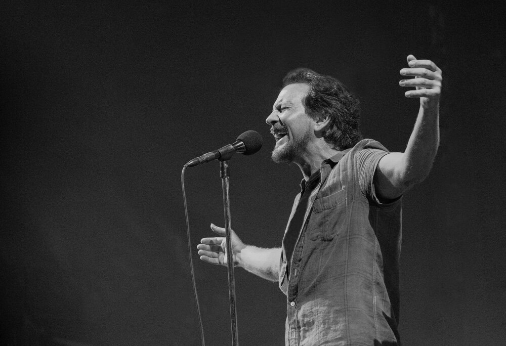 PEARL JAM_EDDIE_SHOWPRINT_blacktee.jpg
