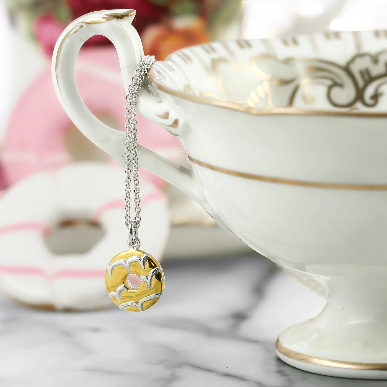 Gold party ring biscuit necklace with teacup