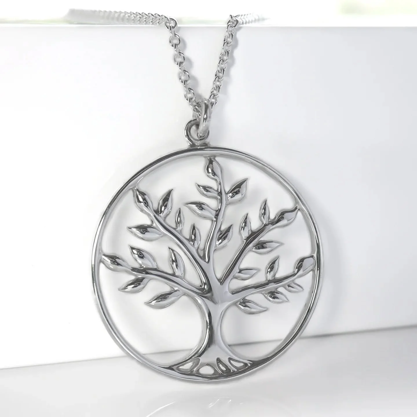 Commissioned to celebrate a 50th birthday, this bespoke Tree of Life necklace was carved from wax, then cast in recycled eco silver&nbsp;🌍💚 Swipe to see the making process! 

The design brief&nbsp;was rooted (quite literally!) in symbolism -&nbsp;5