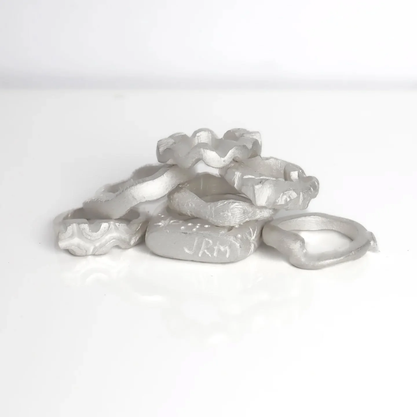 Collected the first batch of silver rings made in my wax carving workshop from my caster today 🤍

Fresh silver castings always look white and frosty - that matte white layer is pure silver left behind after the heating and pickling process. The surf