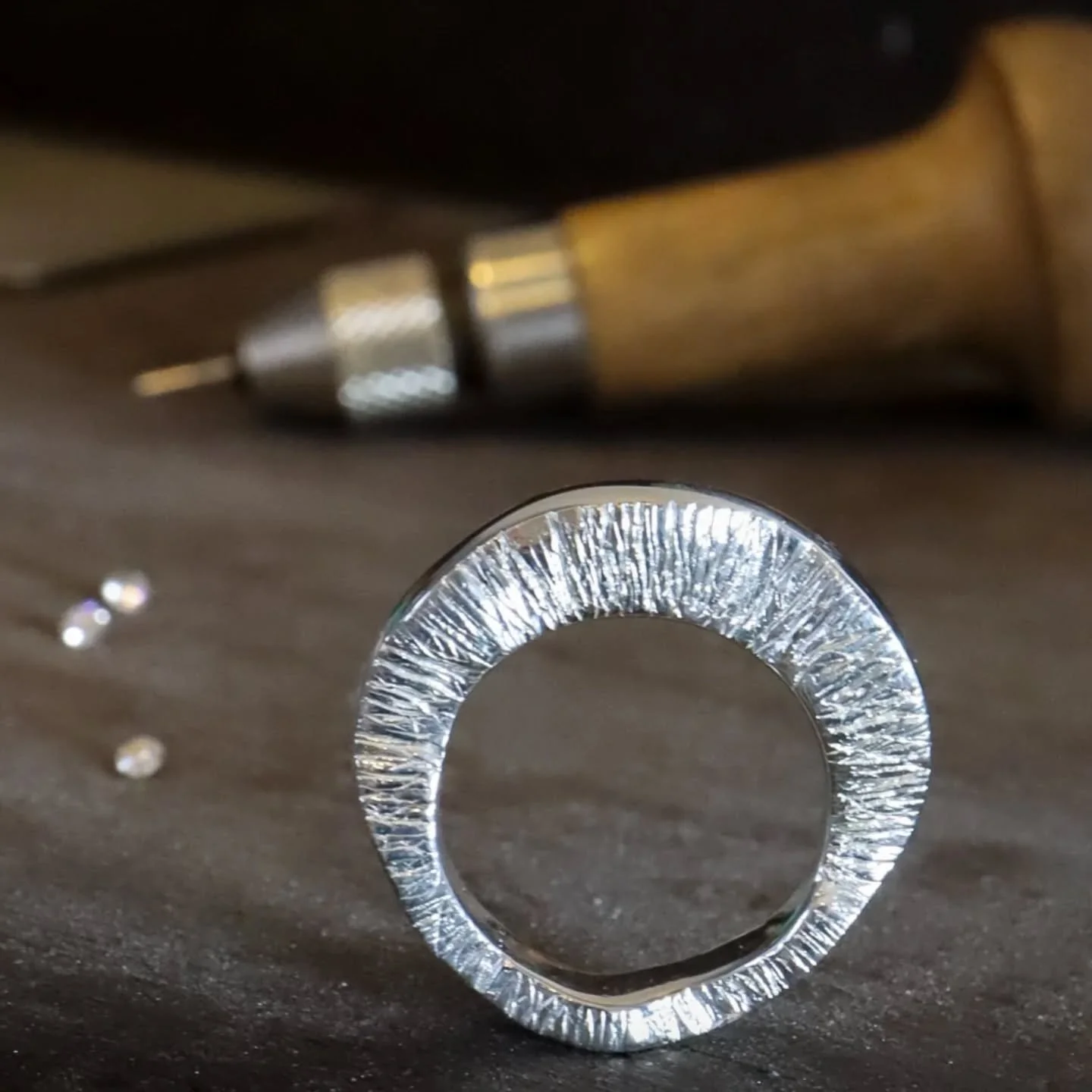 More rings made at last month's workshop:

Monica's wavy, textured asymmetry - I love how the light catches the texture! 🌊 

Paula's smooth, sculptural ring. Sometimes the organic, minimalist forms are the most satisfying to carve, but definitely no