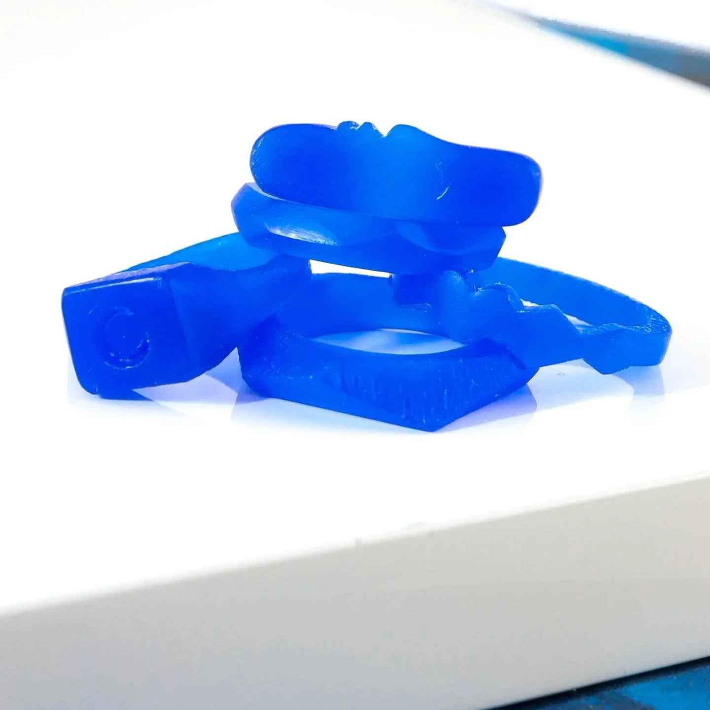 A little glimpse into last week&rsquo;s wax carving workshop at @exaletap_e17

Such a fun evening, and it was a joy to watch everyone's ideas take shape. These wax rings are now heading off to be transformed into recycled sterling silver, and I genui