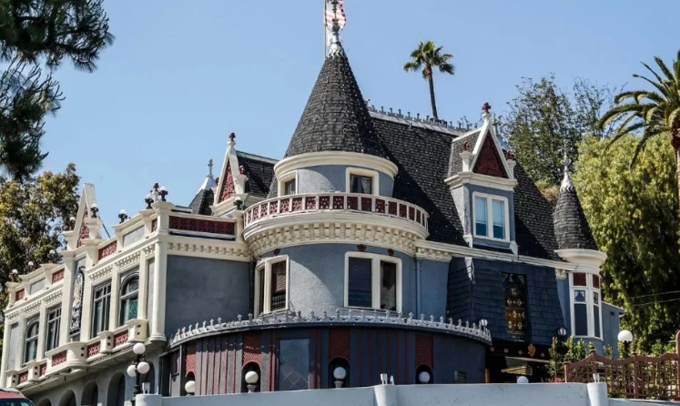 Magic Castle outside building.png