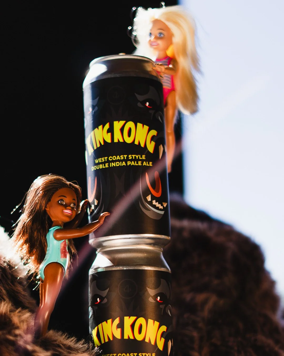 Big hops. Bigger attitude. 🦍
King Kong stomps through with waves of citrus, pine, and just enough bite to keep things classic.
A true West Coast Double IPA for those who like their beer bold and their glass clear.
Available now in taprooms