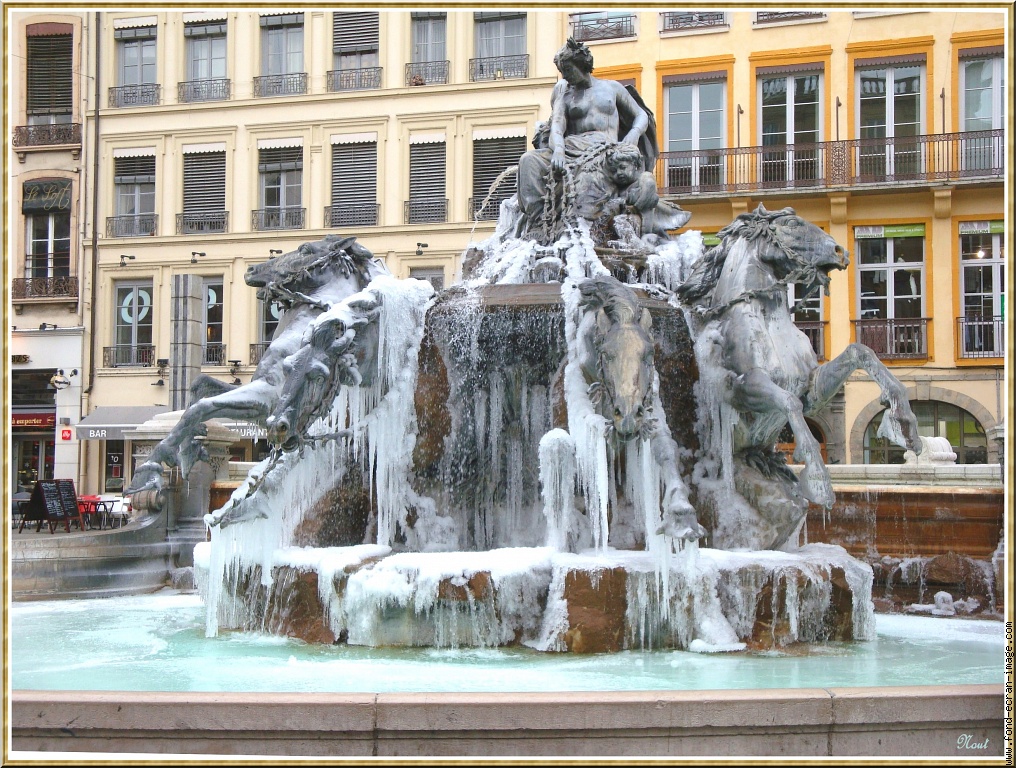 lyon-place-des-terreaux-1.jpg