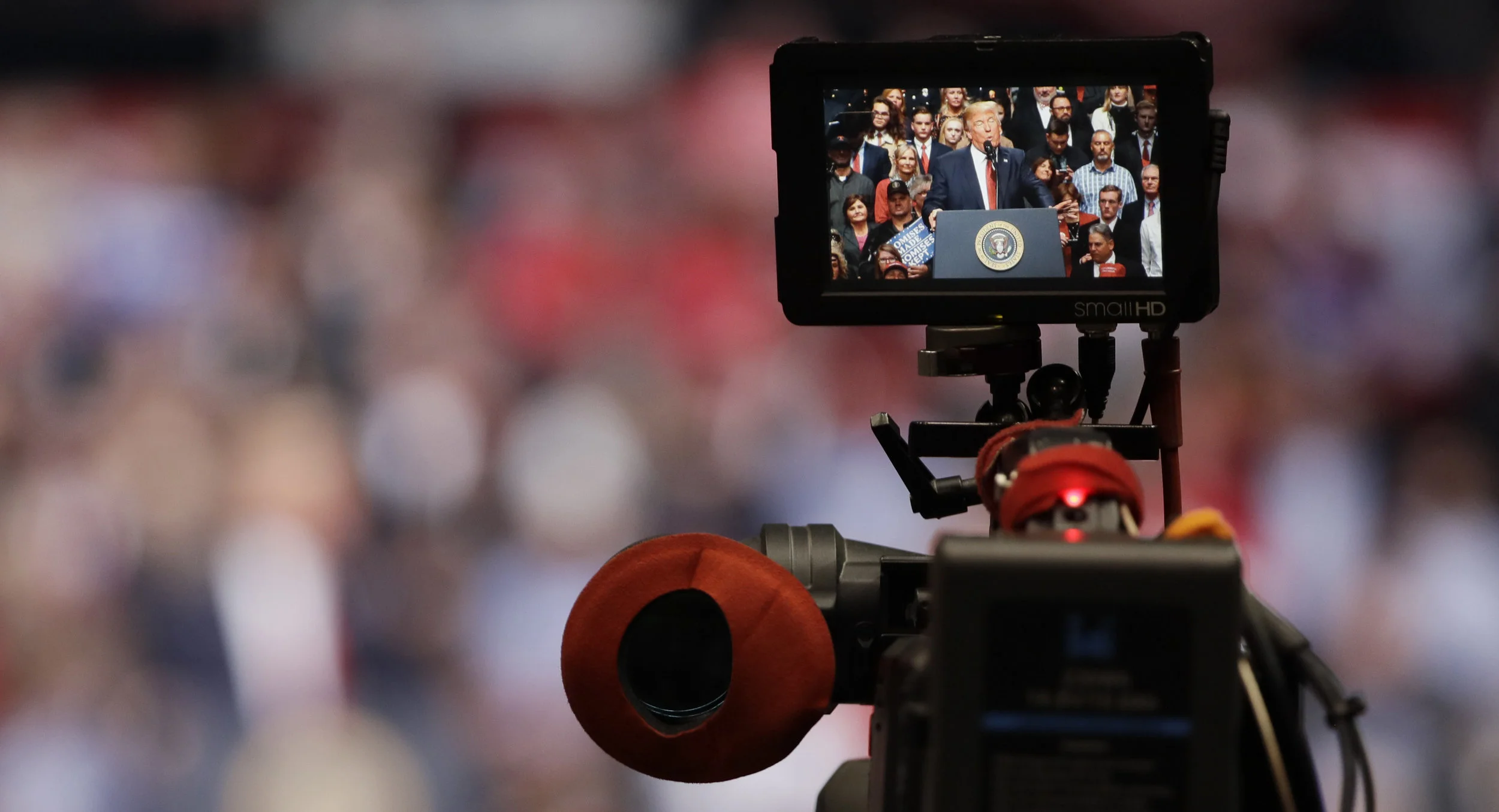 180313-trump-camera-ap-1160.jpg