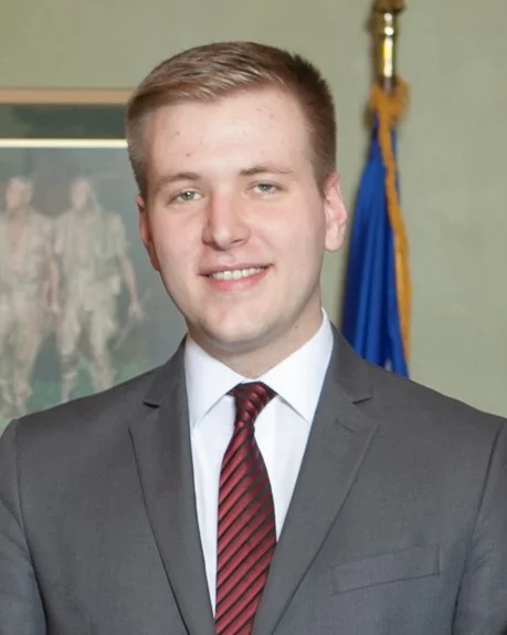 Nik Rettinger Headshot.jpg