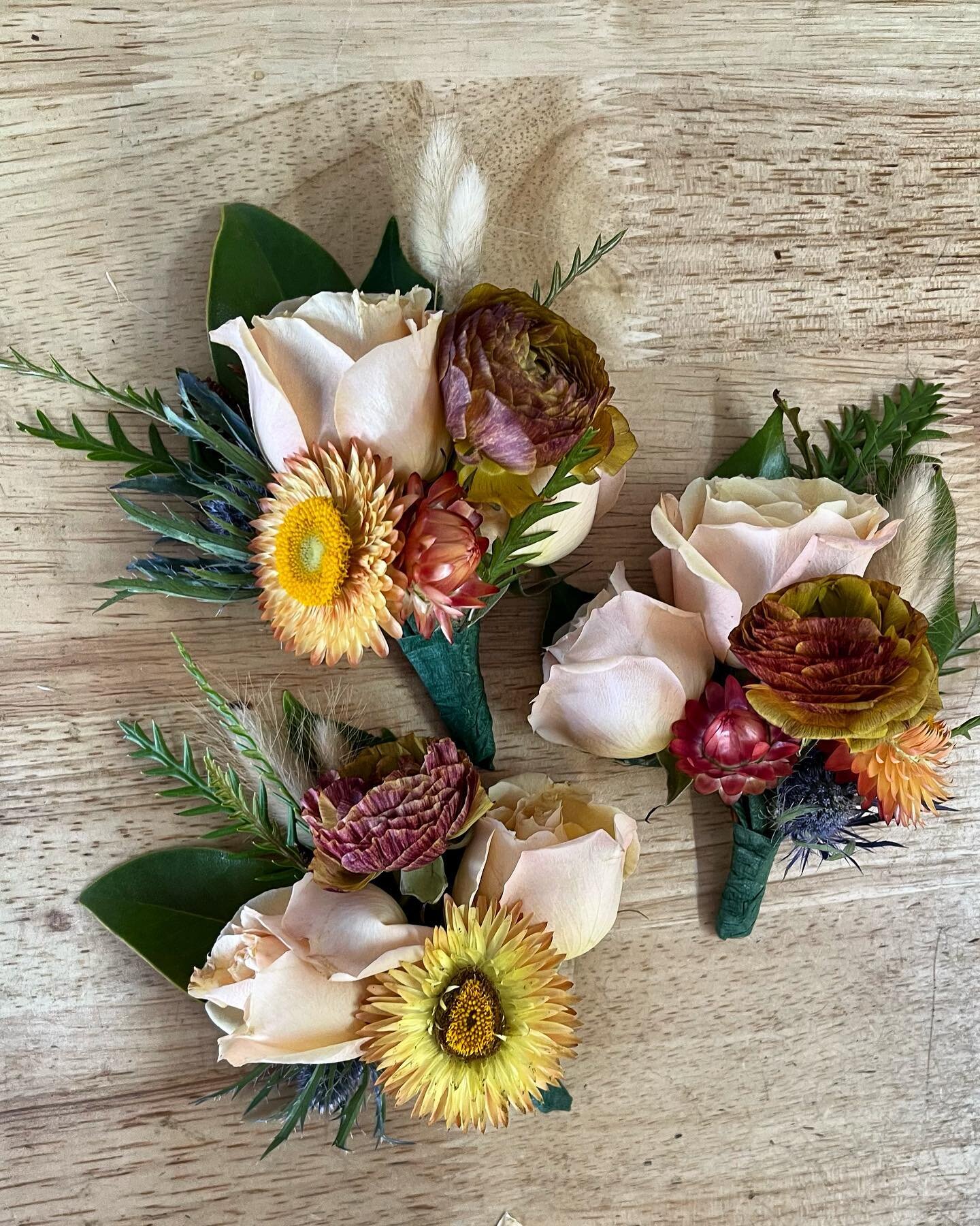 The mighty strawflower boutonni&egrave;re. Have I mentioned that I love wearable florals?