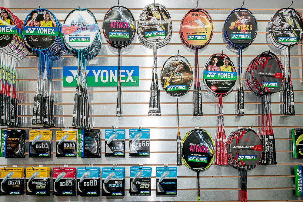 Bakken Ruimteschip Te Badminton Supplies & Racquet Stringing Services — NYC RACQUET SPORTS