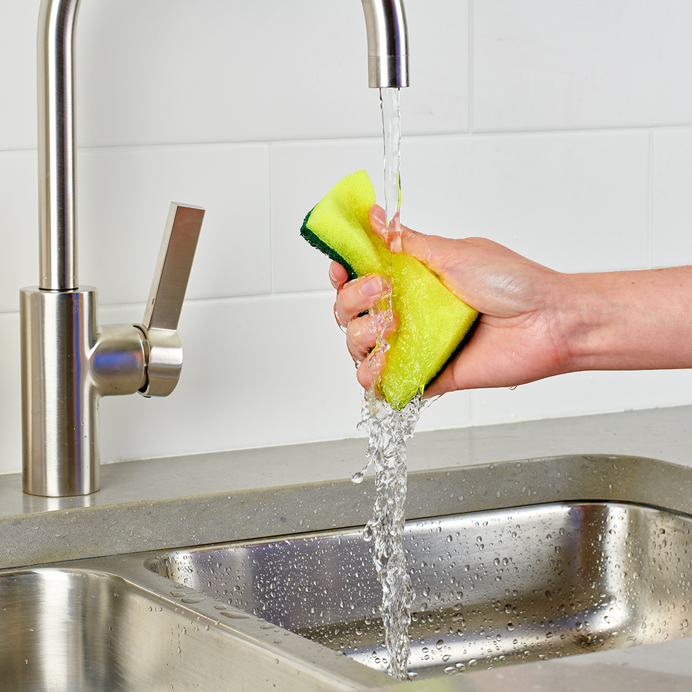 Brillo® Estracell® Heavy Duty Scrub Sponge being rinsed