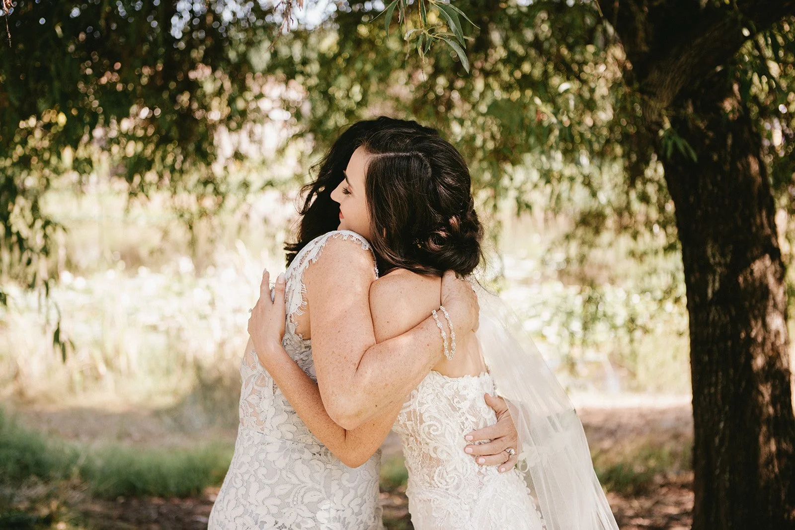 bride and her mom embrace at Villa Catalana Cellars wedding venue