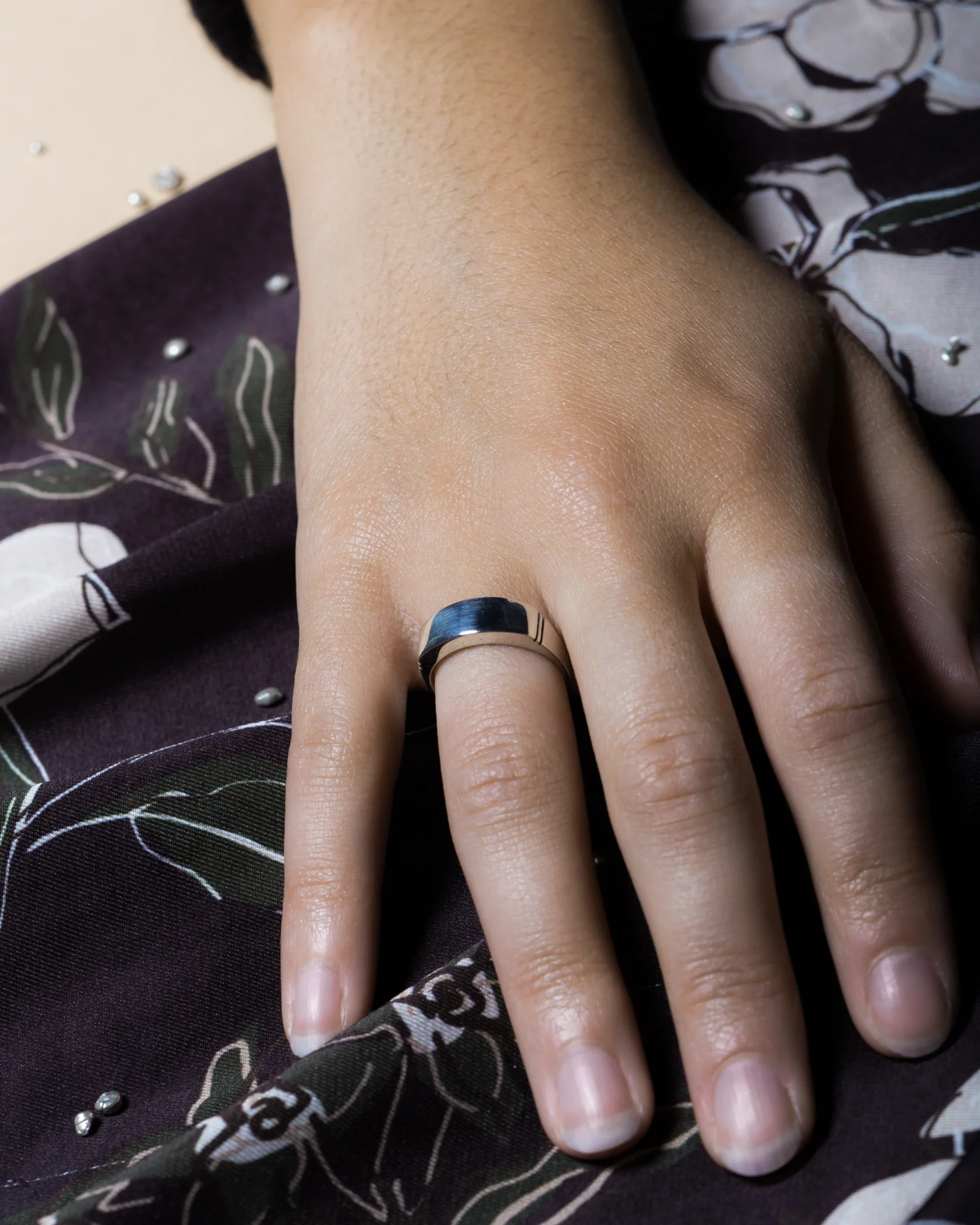 Bague africaine produit loin.jpg
