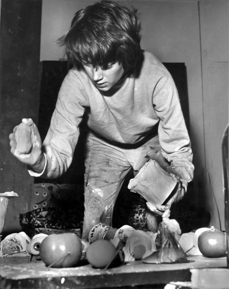 Niki de Saint Phalle en pleine expérimentation
