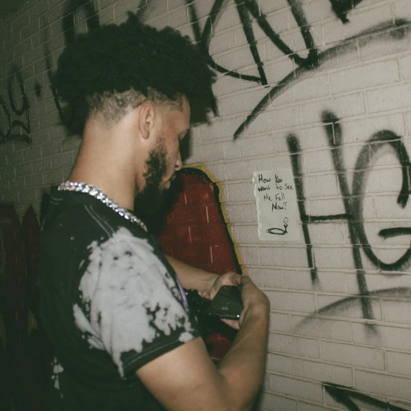 Being around the wrong faces had me lookin for the right things in the wrong places...
.
.
.
📷 @jamiebondega 
.
.
.
#handwrittennotes #cinematography #bts #darkhorror #deepthoughts