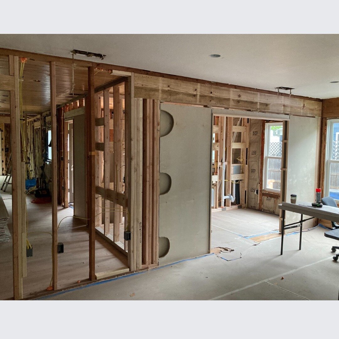 Interior Framing Progress at E 31st Remodel Project.

#framingprogress 
#homedesigns 
#texashomes 
#project 
#projectinprogress 
#remodel 
#projectremodel 
#hogan_architects 
#hoganbuildings 
#hoganarchitectsanddevelopments