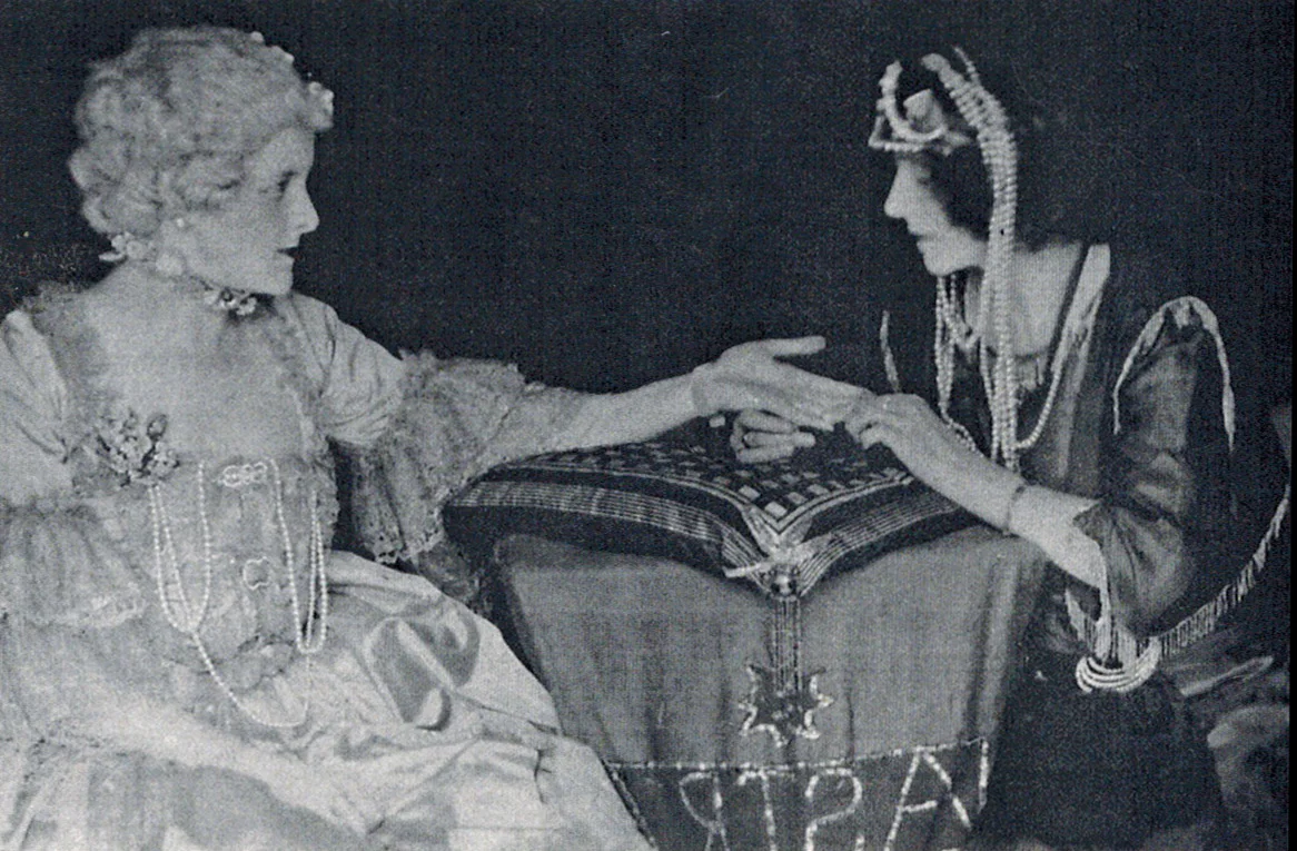 1.fortuneteller.jpg