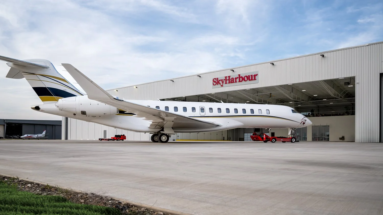 SkyHarbour_ADS_HangarExterior.jpg