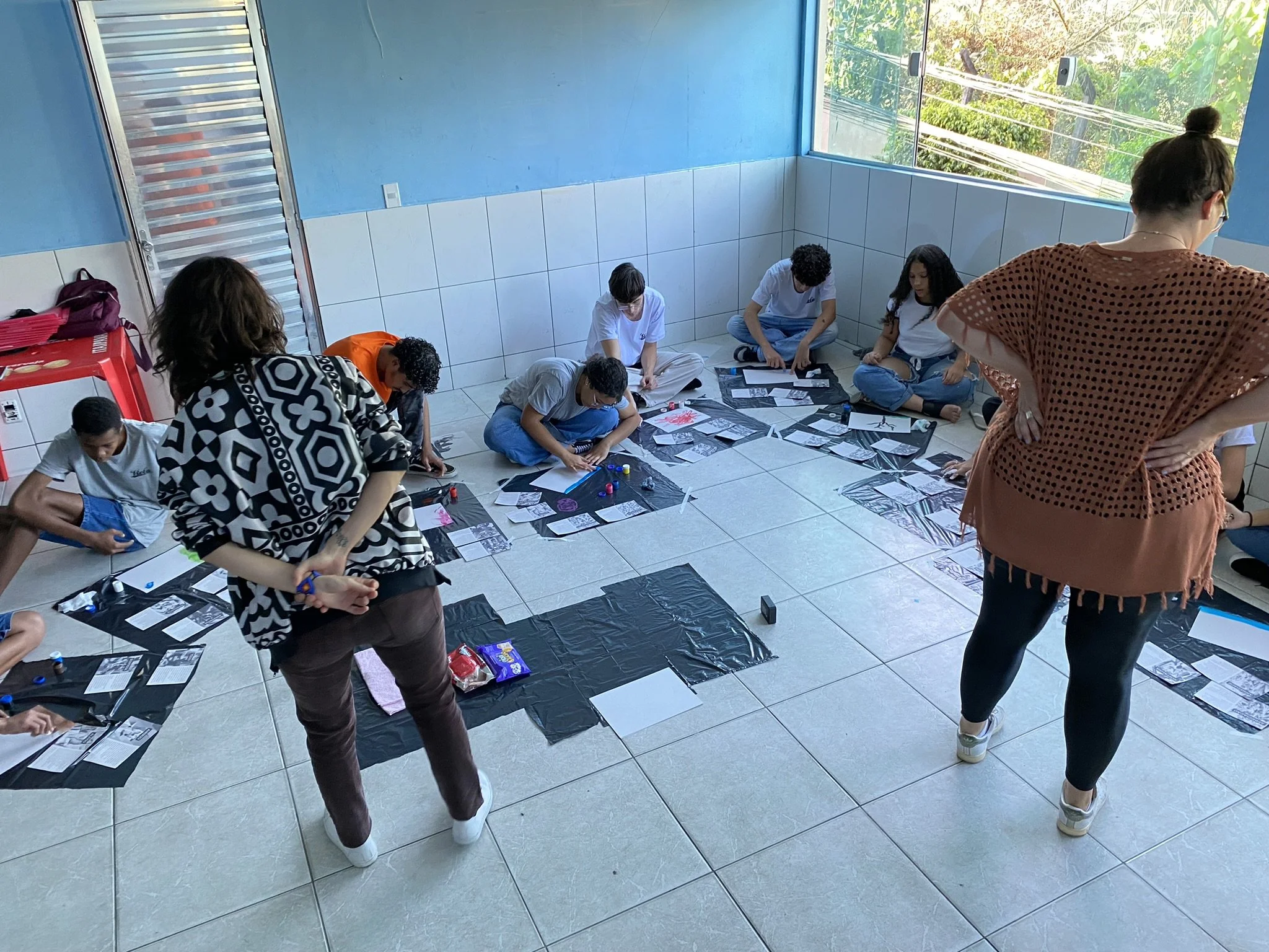 Como o Letramento Socioemocional e as Linguagens Artísticas ajudam os jovens a construir sentido sobre Suas Próprias Histórias