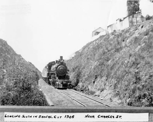 Looking_south_in_Bernal_Cut_near_Charles_Street_1905_AAB-8697.jpg