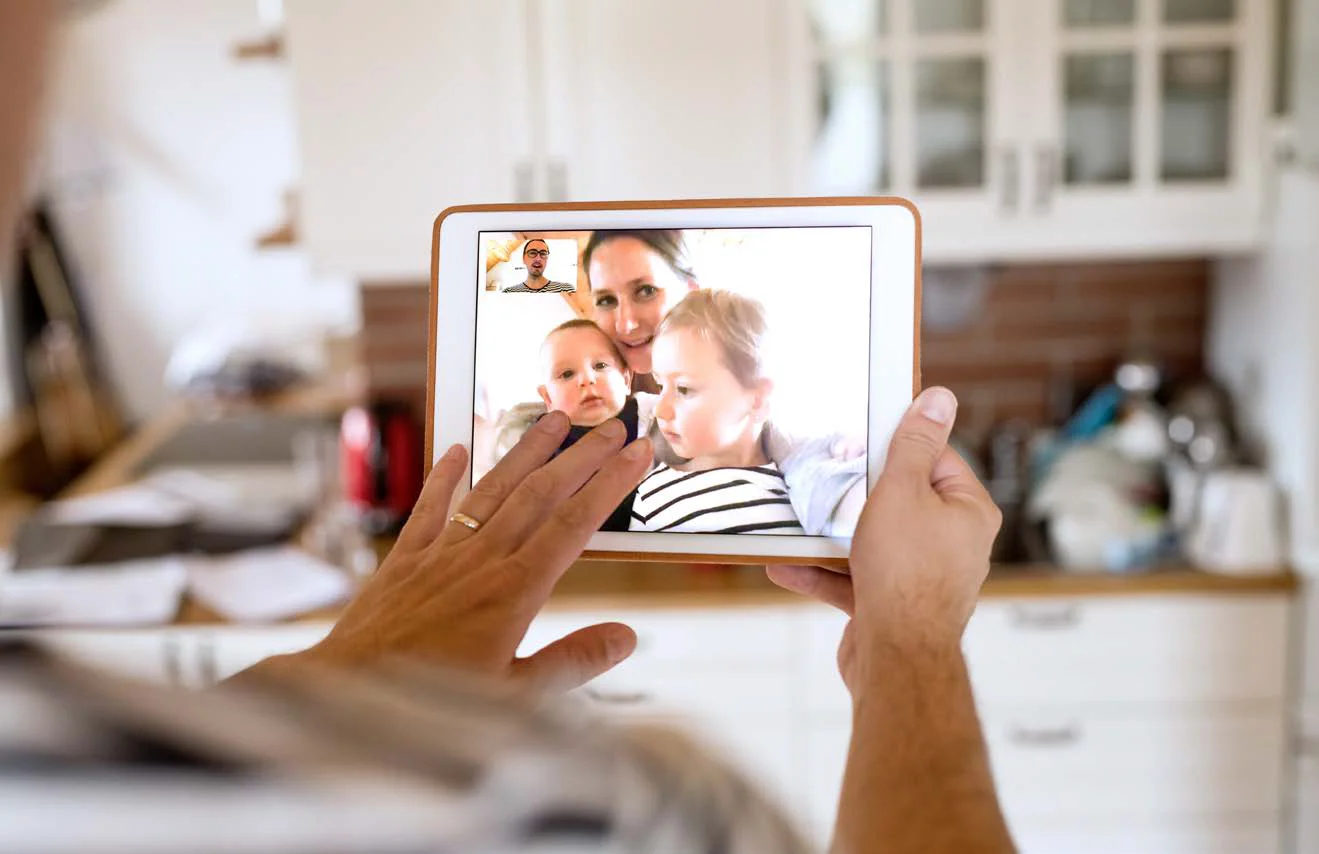 CONNECT ME_E final 2-2.jpg