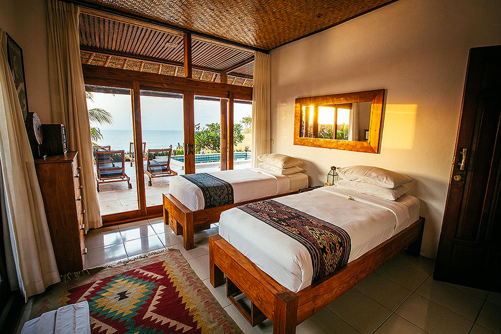 PACKAGE 1 - FULL SIZE W/ SHARED BATH Features: Shared Bath, Ocean Views, Air Conditioning, Modern Suite, Full Size Bed