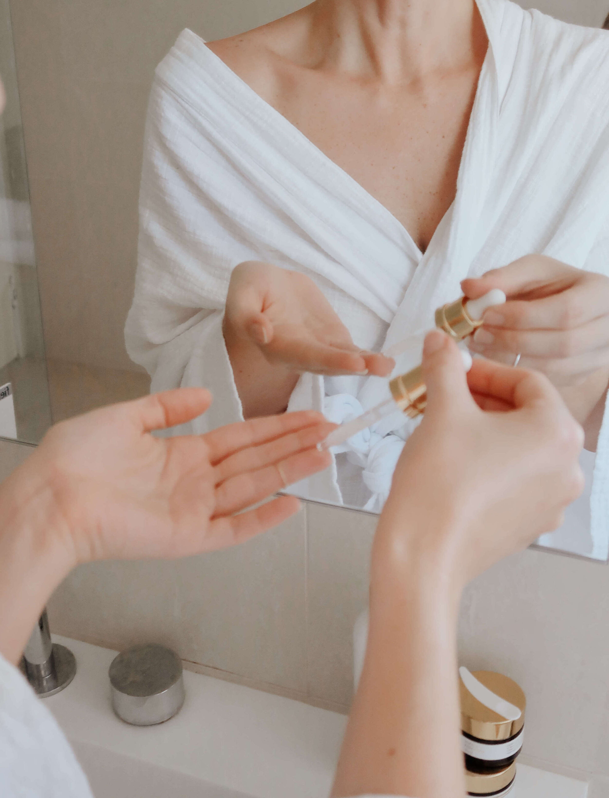 Video tutorial: How to apply serum over your eye matrix! 