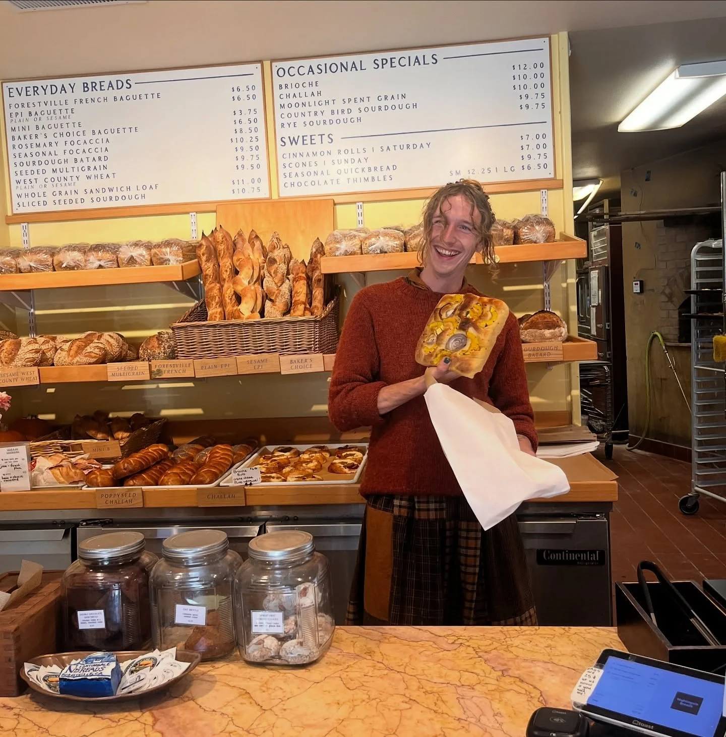 Let’s give a warm welcome to our newest bakery crew member Clay, whose excitement clearly fits right in with our team of bread enthusiasts!!!
* this was his own personal loaf he was taking home * 
#seasonalfocaccia #focaccia #bakerylife #Cali