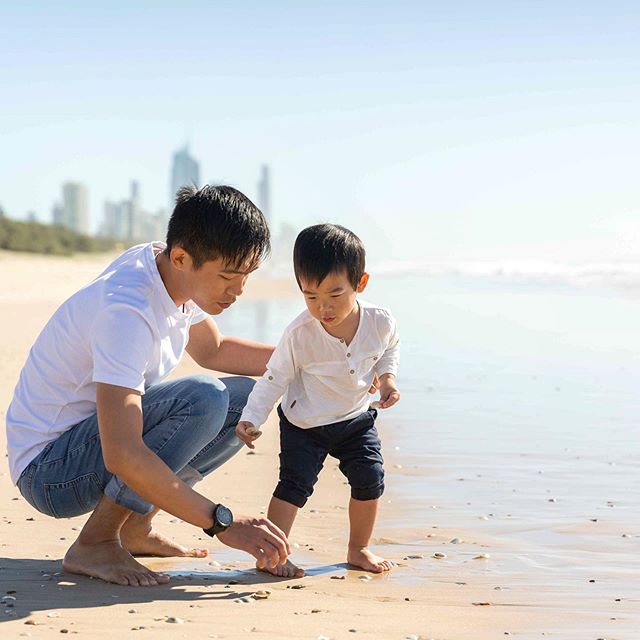 Father and son , collecting sea shells from the ocean 🐚 🌊 #travelphotography #qldholiday #qoldcoastqld #familyvacationphotography #queenslandlife #pacificocean #goodcoast #visitgoldcoast #family #fatherandson