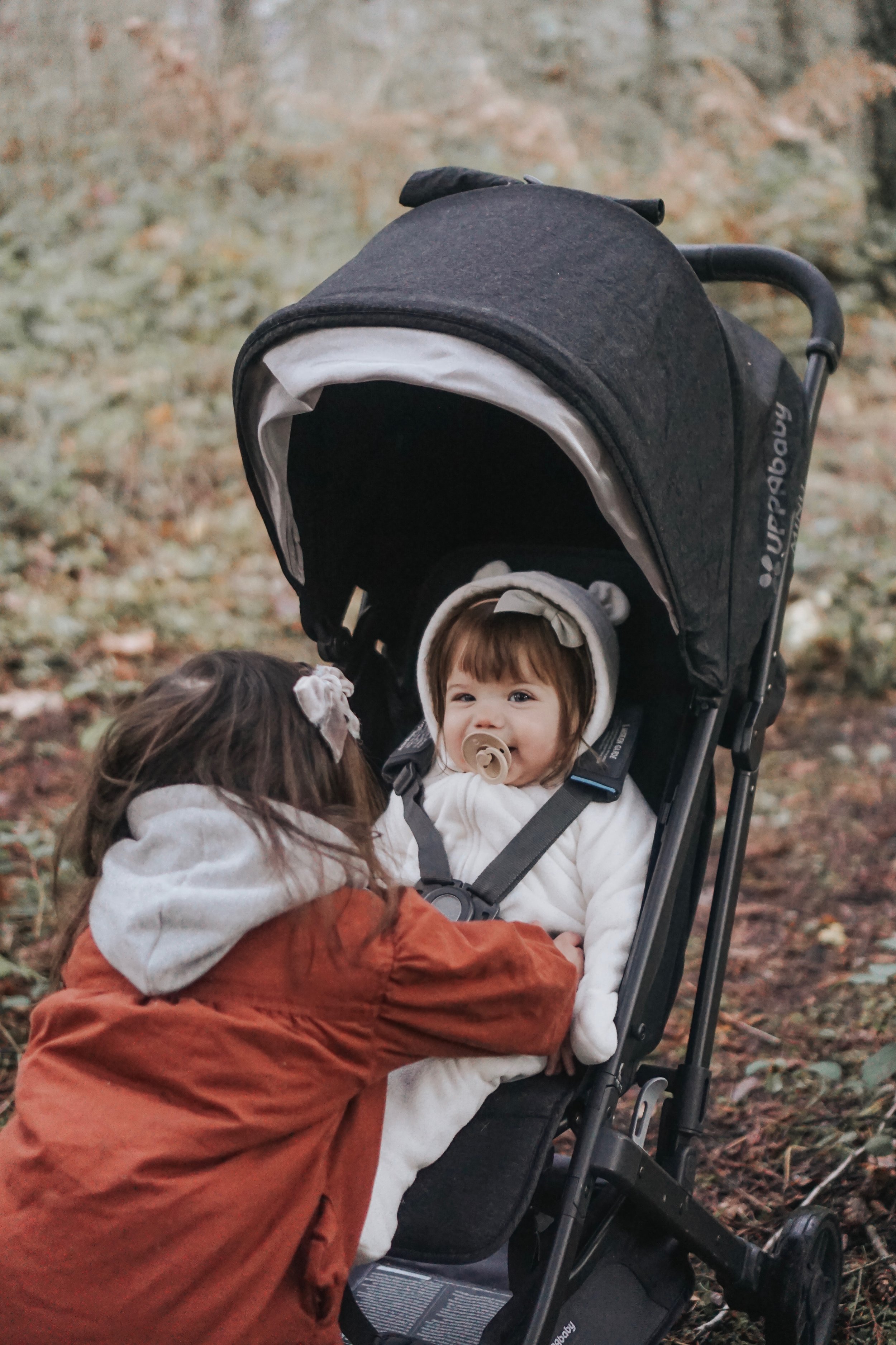 lightweight stroller with shoulder strap