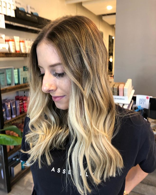 Balayage for beautiful Elle by our talented @andrew.indieskyandco 
Using @lorealpro smart bond @colourthesmartway .
.
.
.
.
#blondehair #balayage #instaglam #colourist #colourexpert #hairsalon #sydney #hair #makeup #spraytanning #drummoyne